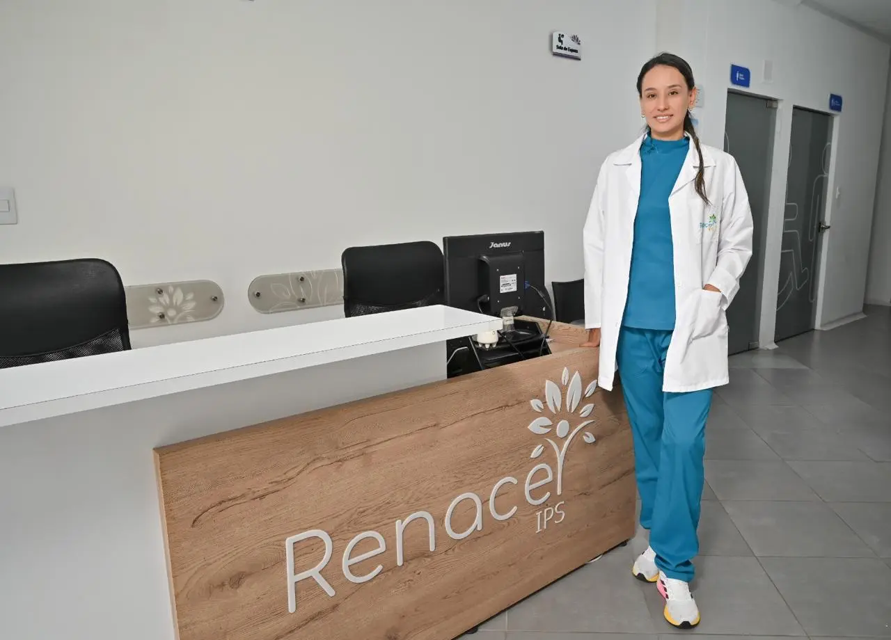 Profesional de Renacer en la recepción